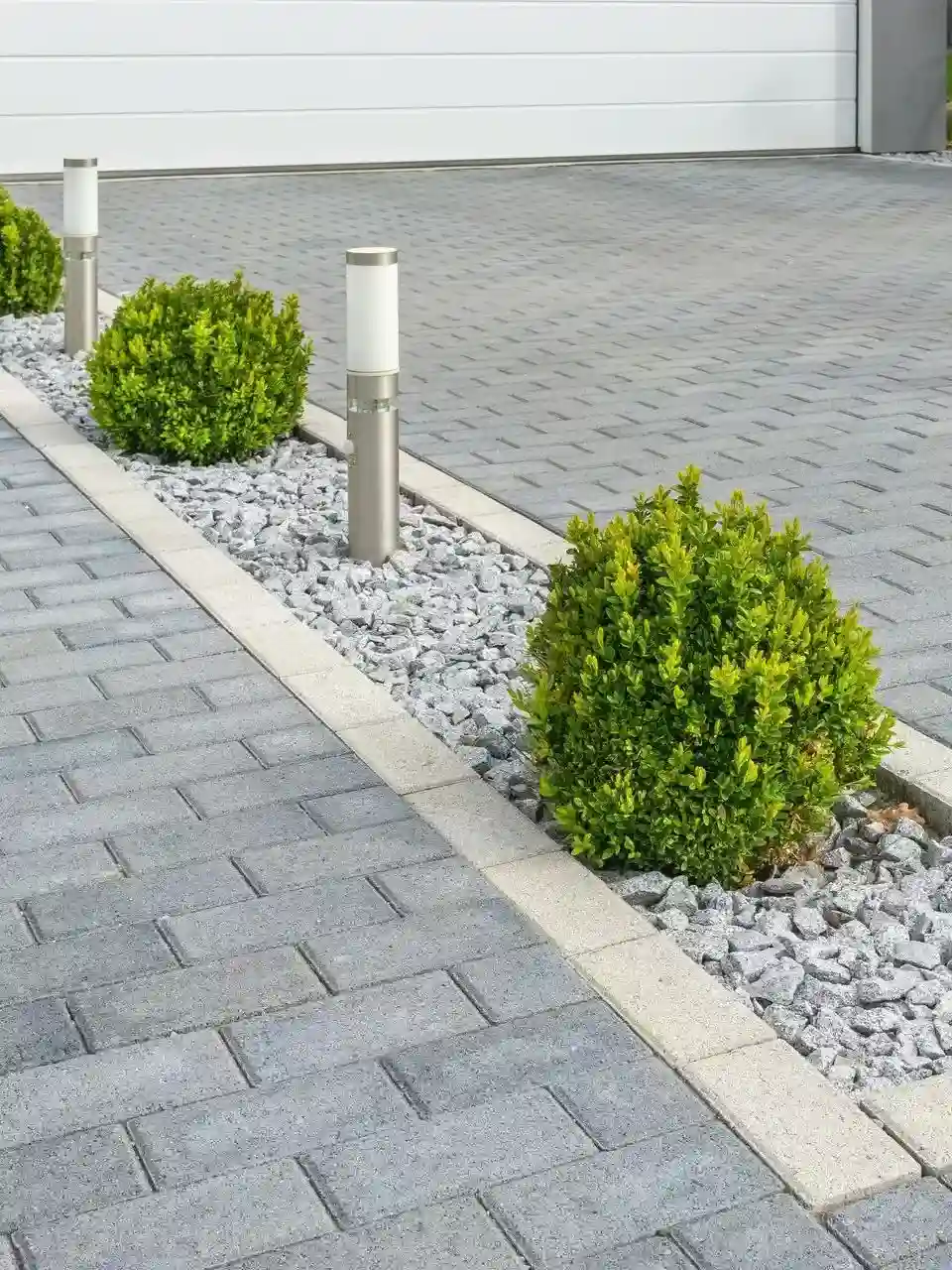 Tree-friendly hardscaping by UltraScape incorporating mature trees into a Richmond Hill outdoor landscape design